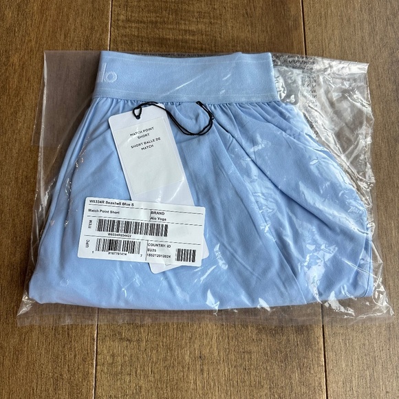 Alo Yoga Match Point Short in Seashell Blue Women's Size Small NEW - Picture 1 of 7
